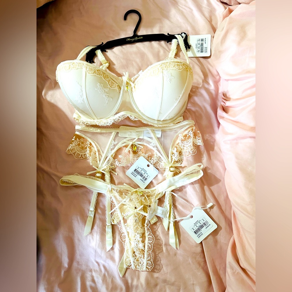 Set lingerie honey birdette it’s very nice and hot 🥰